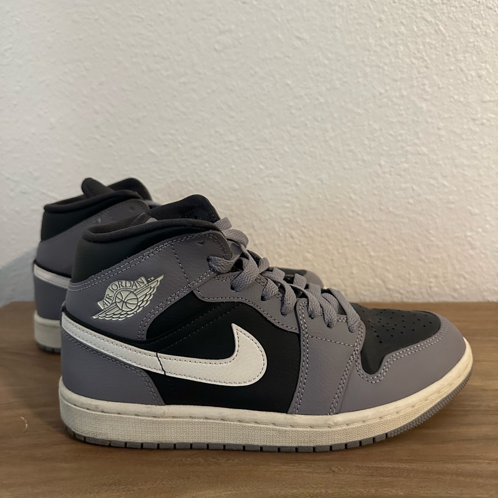 Jordan 1 Mid Women Century Grey